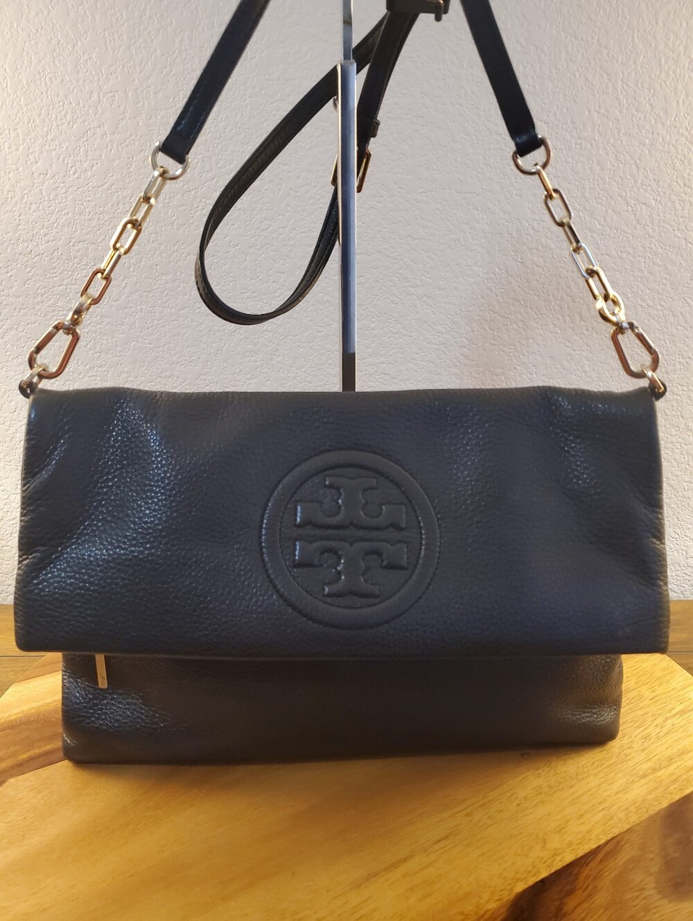 TORY BURCH LEATHER FOLDOVER CROSSBODY BAG IN PERFECT LIKE NEW CONDITION!
